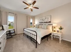 Spacious Country Farmhouse Retreat, Sleeps 16, Pool, Movie Room