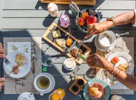 La Clé des Chaumes - Chambre d'hôte, Bed and Breakfast avec piscine et bain nordique, hotel v destinaci Boisset-lès-Montrond