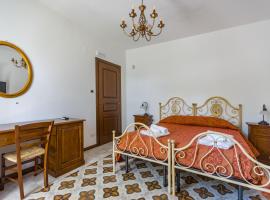 Arcaloro Resort Rooms, готель у місті SantʼAngelo di Brolo