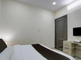 HOTEL O AMR GRAND Govindpuri Junction