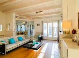 Villa récente de style réthais avec piscine chauffée et jardin paysager