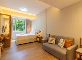 Loft com janela acustica a 5 minutos caminhando ate a praia - NSC304