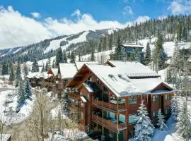 Slopeside Sanctuary - Penthouse Less Than 1 Mi to Lifts!