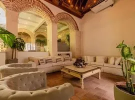 Casa de 5 Hab en la Ciudad Amurallada con Piscina