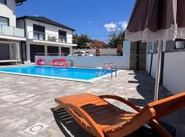 White house Paradise