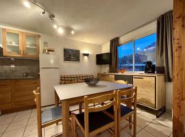 Appartement cosy 2 pièces, proche télécabine Prorel et centre de Briançon, parking inclus - FR-1-330C-44, hotel in Briançon