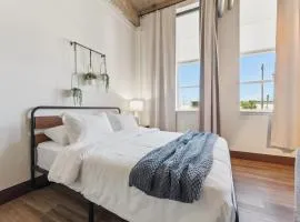 Chic Condo Close to Everything No 211