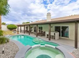 Navigate Stays Luxe Retreat w Pool Spa & Games