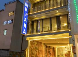 HOTEL THE KIARA With - FREE AIRPORT PICKUP DELHI AIRPORT, penzion v Novém Dillí