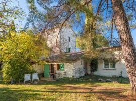 Chambre La Louve, hotel in Berrias Et Casteljau