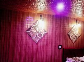 T heritage houseboat, beach hotel in Srinagar