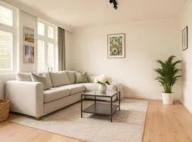 Delightful Bryggen Apartment - Norwegians Minimum Age 25