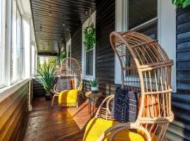 Prime Location Top Rated Clean Parking Free!