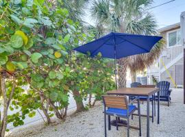 1 Block to Sunset Beach Dog-Friendly Family Home, hotel in St Pete Beach