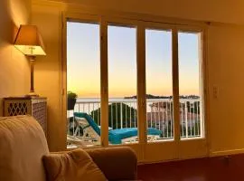 Panoramic Top Floor Sea Views & Sun-Filled Terrace