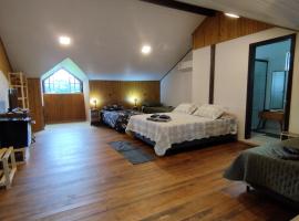 Casa suíça Nr 5 suíte master luxo, hotel in Pomerode