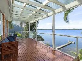 Sunshine Waterfront Lakehouse