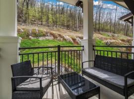 Family Escape with Garage, Pool and Park), hotel i Pelham