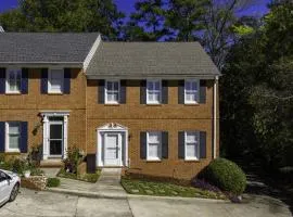 3 BR Townhouse w 2 car garage