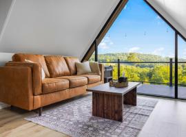 Moonlight Ridge - A-Frame, hôtel à Shippenville
