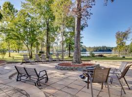 Lake Murray Retreat with Private Dock and Water Views!, Hotel in Leesville
