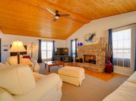 Cozy Sapphire Resort Home with Deck and Mountain Views, hotel in Sapphire