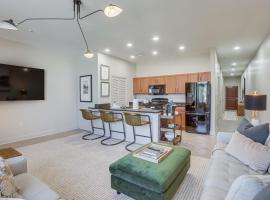 Walk to UA Campus Apt with Secure Parking!，位于塔斯卡卢萨的酒店