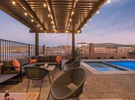 Zion Village Poolhouse in Hurricane with Pool and Hot Tub – hotel w mieście Hurricane