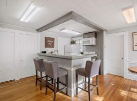 Exeter -1st Floor Large Furnished Two Bed One Bath, hotel em Exeter