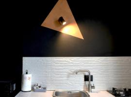 Appartamenti "UNIQUE" palazzo storico FAENZA, hotel a Faenza