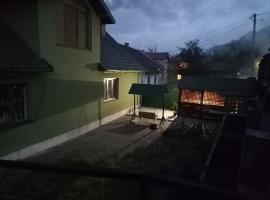 Обійми гір, Hotel in Kvasy