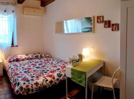 Cozy Valeria's room, hotel in Camaiore