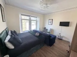 Apartment 4- 216 high street