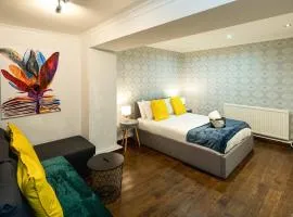 Swiss Cottage Hideaway Sleeps 8 Regents Park