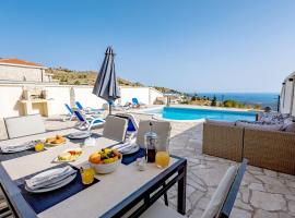 Luxury Villa Layla with private pool near Dubrovnik, Hotel in Ivanica