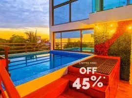 Romantic Playa Escape I 500m Award-Winning Beach I King Bed I AC Pool Gym WiFi 404