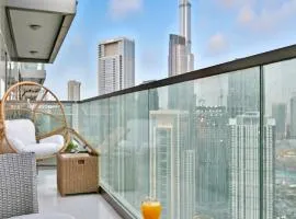 Burj Khalifa &Sea Views, Luxury 2BR, 5-Star Amenities