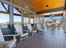 Accessible Lakeside Luxury at the 45mm w/ Private Dock, Sunset Views & More