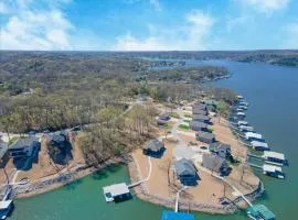 Accessible Lakeside Luxury at the 45mm w/ Private Dock, Sunset Views & More