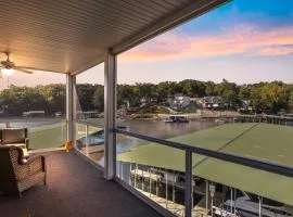 Central Location, Pool Access & Breathtaking Views