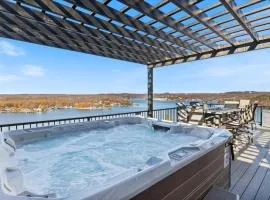 Amazing Sunset Lake Views, Huge Deck & Hot Tub!