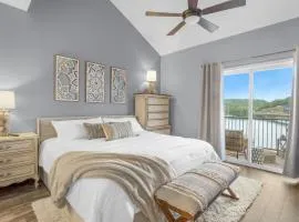 Boat Slip, 3 Pools, Golf, Ozarks Ampitheater, & Amazing Lake Views at the 13mm Big Niangua