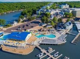 Fairway and Lake Views with Hot Tub, Fire Pit and Spacious Rooms