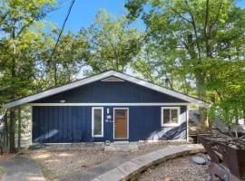 Firepit, Kayaks, Paddle Board, Lake Views, Great Location