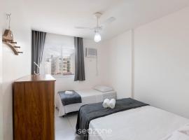 Apto c/ varanda e vista mar em Guarapari CMD0311, hotel in Meaípe