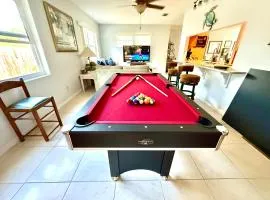 Villa IMPRESSA -Close to Beaches, Billiard,Ping-Pong Table, Lanai, Fire Pit, BBQ, Patio, Back Yard