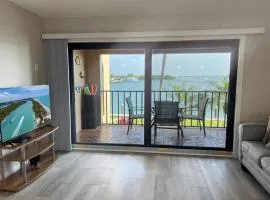 El Galeon – Bay Views, Beach Access & Pool