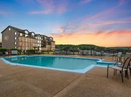 Relaxing Lakefront Condo w/ 2 Heated Pools, Boat Ramp & Slip, Near Golf & Parks