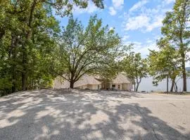 Pet-Friendly Home In The Main Channel w/ Breathtaking Sunsets & Lake Views