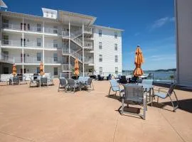 Island Life! Amazing Balcony-Views-Pool and Patio